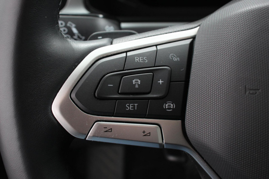 Volkswagen T-Roc 1.5 TSI 150pk DSG Life | Navigatie | Apple Carplay/Android Auto | Parkeersensoren | Camera | Adaptive Cruise Control | Park Assist | Stoelverwarming | Ledverlichting voor | Virtual Cockpit | Climate Control