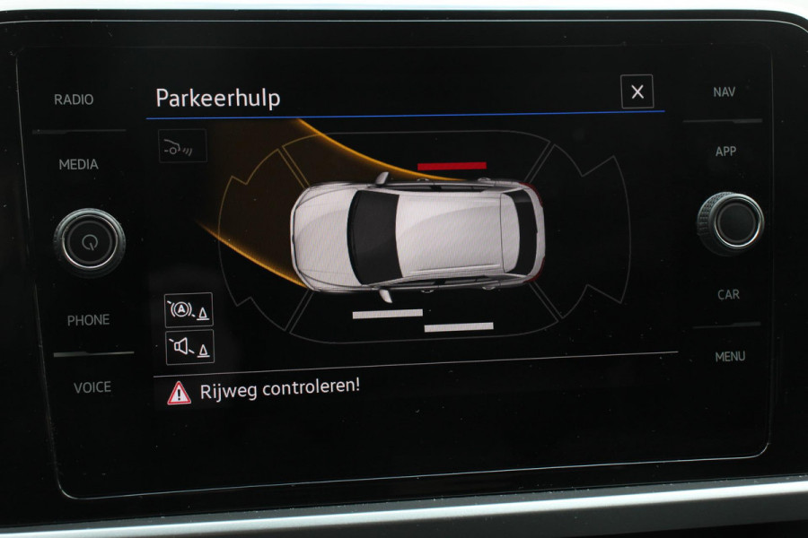 Volkswagen T-Roc 1.5 TSI 150pk DSG Life | Navigatie | Apple Carplay/Android Auto | Parkeersensoren | Camera | Adaptive Cruise Control | Park Assist | Stoelverwarming | Ledverlichting voor | Virtual Cockpit | Climate Control