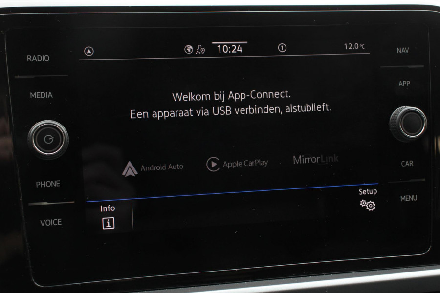 Volkswagen T-Roc 1.5 TSI 150pk DSG Life | Navigatie | Apple Carplay/Android Auto | Parkeersensoren | Camera | Adaptive Cruise Control | Park Assist | Stoelverwarming | Ledverlichting voor | Virtual Cockpit | Climate Control