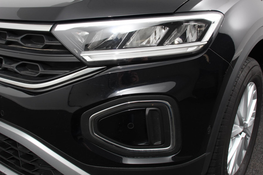 Volkswagen T-Roc 1.5 TSI 150pk DSG Life | Navigatie | Apple Carplay/Android Auto | Parkeersensoren | Camera | Adaptive Cruise Control | Park Assist | Stoelverwarming | Ledverlichting voor | Virtual Cockpit | Climate Control