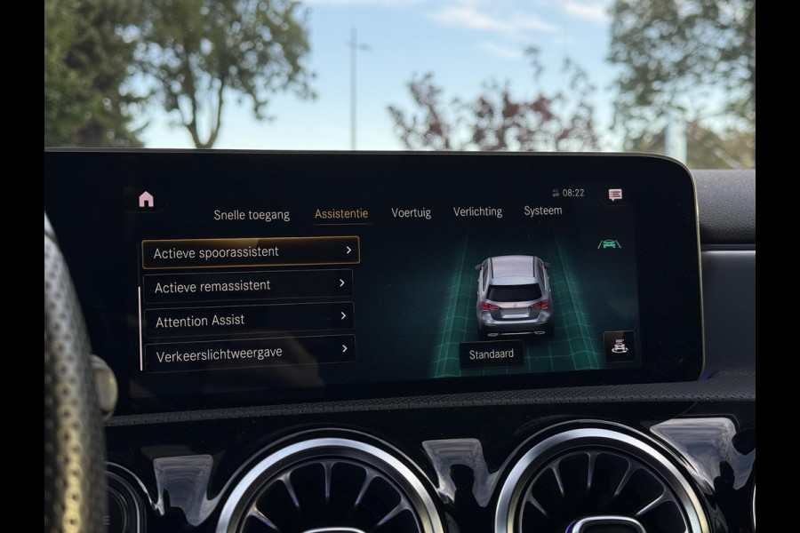 Mercedes-Benz A-Klasse 180 Aut. Sol. AMG Sport Ed. | Panorama | Burmester | Memory | Multi Beam |