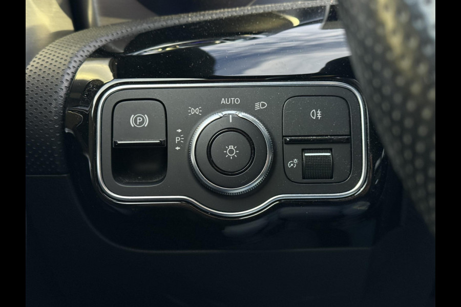Mercedes-Benz A-Klasse 180 Aut. Sol. AMG Sport Ed. | Panorama | Burmester | Memory | Multi Beam |
