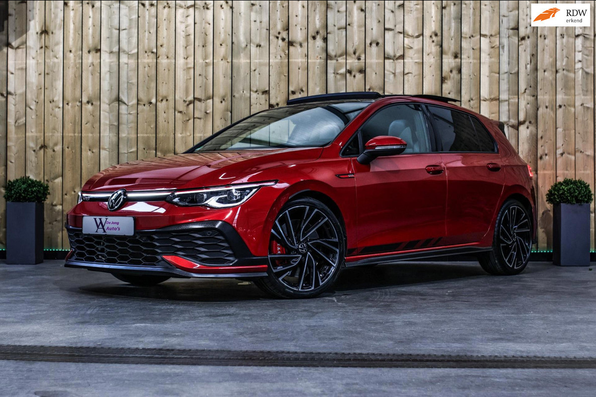 Volkswagen Golf 2.0 TSI GTI Clubsport *Pano*Leder*H/K*Head-Up*Camera* Volkswagen Golf 2.0 TSI GTI Clubsport *Pano*Leder*H/K*Head-Up*Camera*