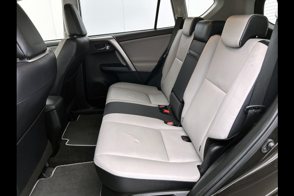 Toyota RAV4 2.5 Hybrid Style(Zeer Goed OnderH, Navi, Stoel/stuur Verwarming, Camera, Parkeersensoren, Etc)