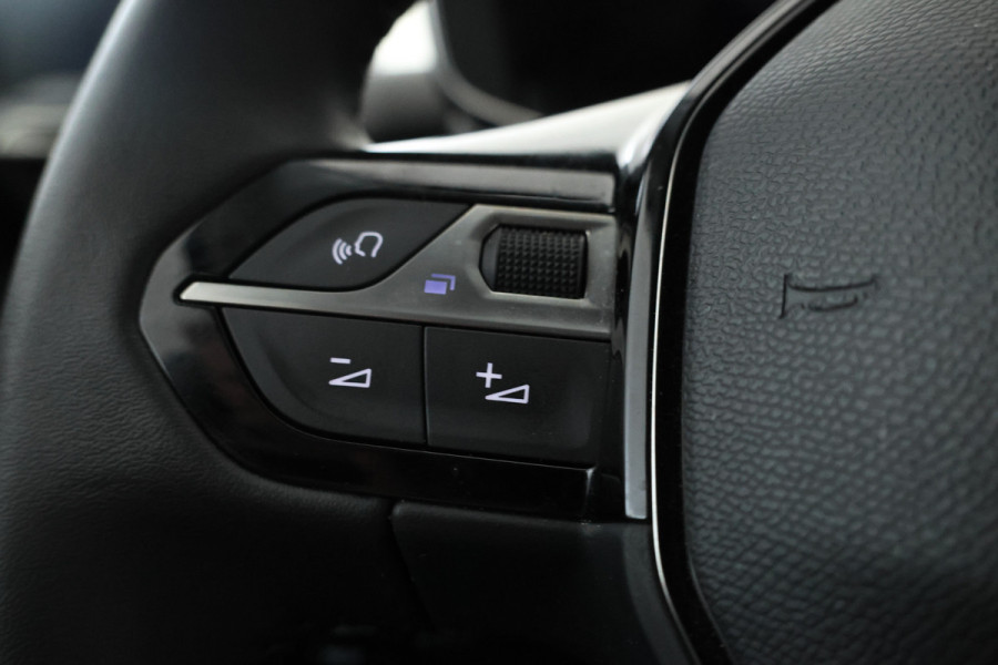 Peugeot 208 1.2 PureTech Allure Pack Automaat, apple carplay, climate