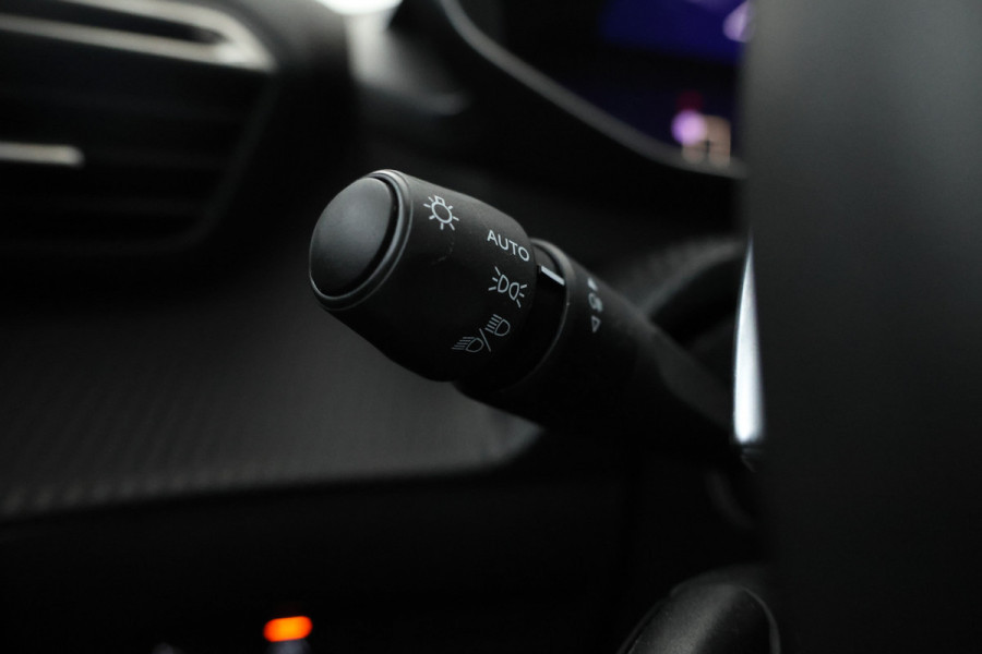 Peugeot 208 1.2 PureTech Allure Pack Automaat, apple carplay, climate