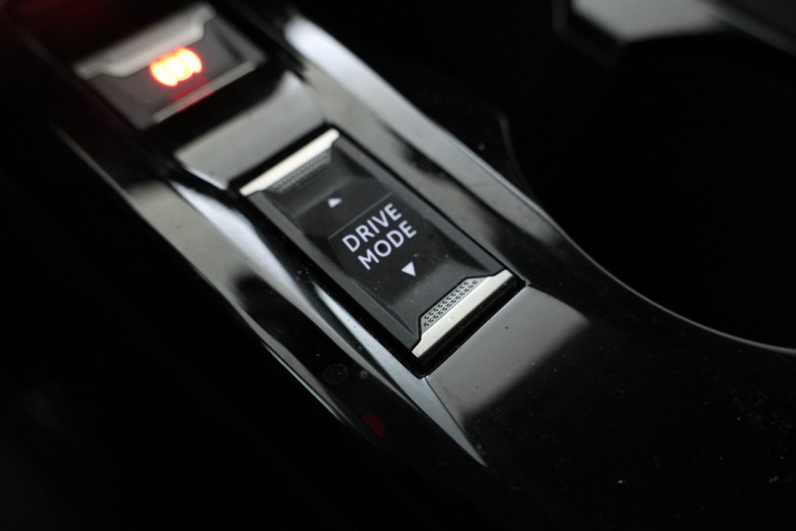 Peugeot 208 1.2 PureTech Allure Pack Automaat, apple carplay, climate