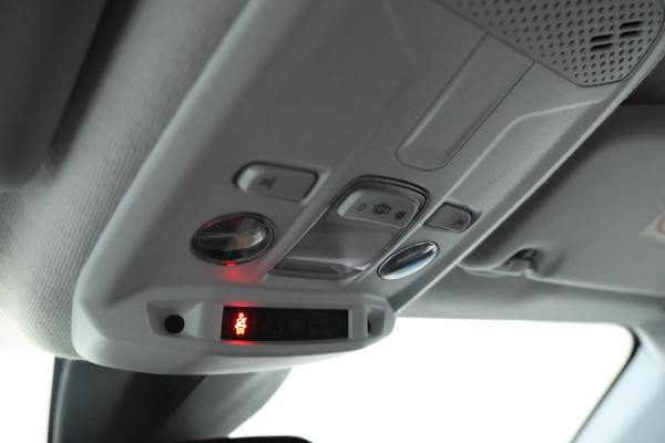 Peugeot 208 1.2 PureTech Allure Pack Automaat, apple carplay, climate