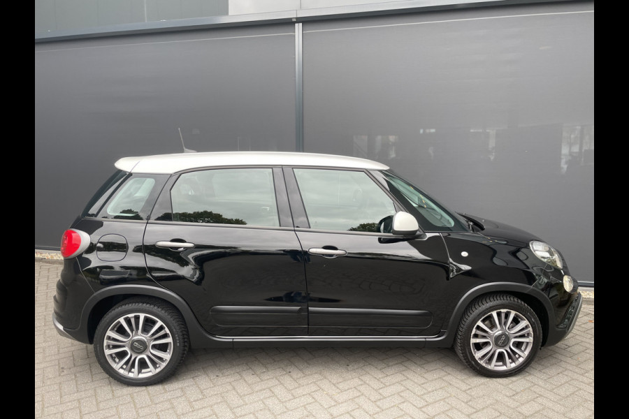 Fiat 500L 1.4 CROSS 4cil. Cruise control - Airco - Navigatie - Trekhaak - Parkeersensoren voor en achter - Stoelverwarming - Bluetooth - Mistlampen voor - Multifunctioneel stuurwiel - Licht metalen 17 inch - U-connect