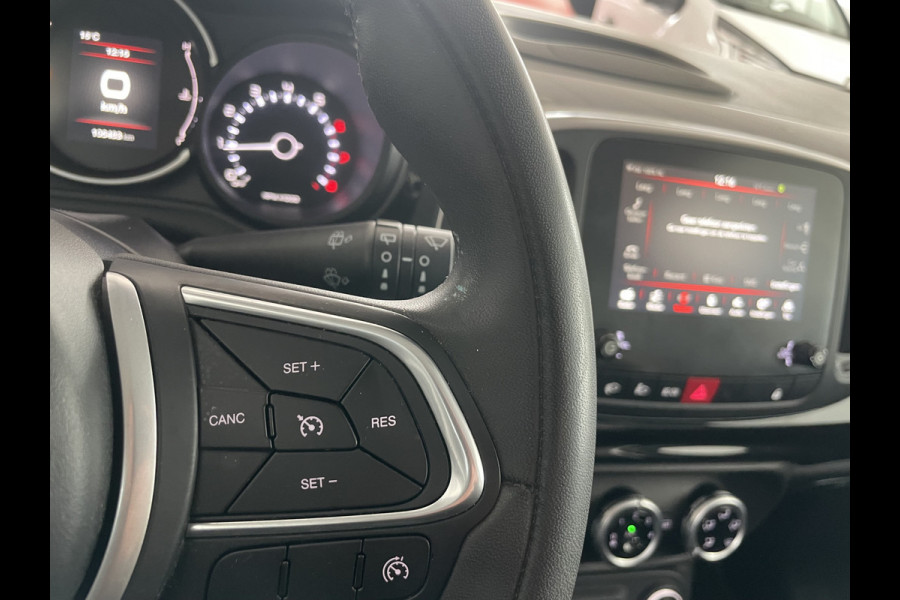 Fiat 500L 1.4 CROSS 4cil. Cruise control - Airco - Navigatie - Trekhaak - Parkeersensoren voor en achter - Stoelverwarming - Bluetooth - Mistlampen voor - Multifunctioneel stuurwiel - Licht metalen 17 inch - U-connect