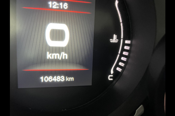 Fiat 500L 1.4 CROSS 4cil. Cruise control - Airco - Navigatie - Trekhaak - Parkeersensoren voor en achter - Stoelverwarming - Bluetooth - Mistlampen voor - Multifunctioneel stuurwiel - Licht metalen 17 inch - U-connect
