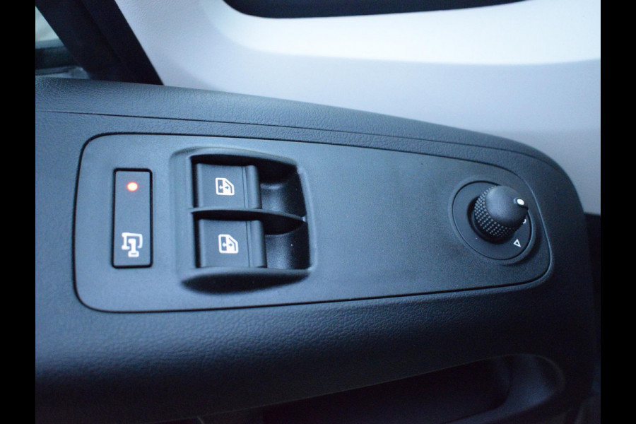 Peugeot Boxer L2H2 3.5t 2.2 140PK Automaat | CAMERA | CRUISE CONTROL | E.C.C. | NAVIGATIE | TREKHAAK