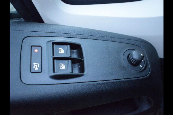 Peugeot Boxer L2H2 3.5t 2.2 140PK Automaat | CAMERA | CRUISE CONTROL | E.C.C. | NAVIGATIE | TREKHAAK