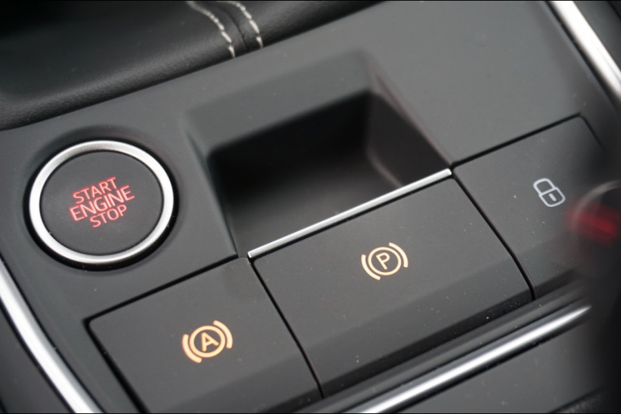 Seat Leon 130PK Style ADAPTIVE | TREKHAAK | WINTERPACK | CAMERA | KEYLESS! Seat Leon 130PK Style ADAPTIVE | TREKHAAK | WINTERPACK | CAMERA | KEYLESS!