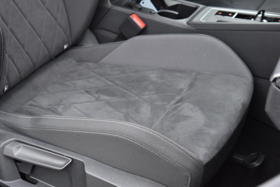 Volkswagen Golf 1.5 eTSI R Line IQ Pano Massage Stuurvw Sfeer D.Hoek ACC Lane