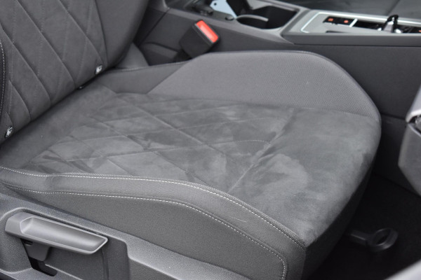 Volkswagen Golf 1.5 eTSI R Line IQ Pano Massage Stuurvw Sfeer D.Hoek ACC Lane