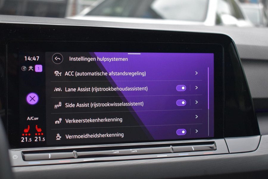 Volkswagen Golf 1.5 eTSI R Line IQ Pano Massage Stuurvw Sfeer D.Hoek ACC Lane
