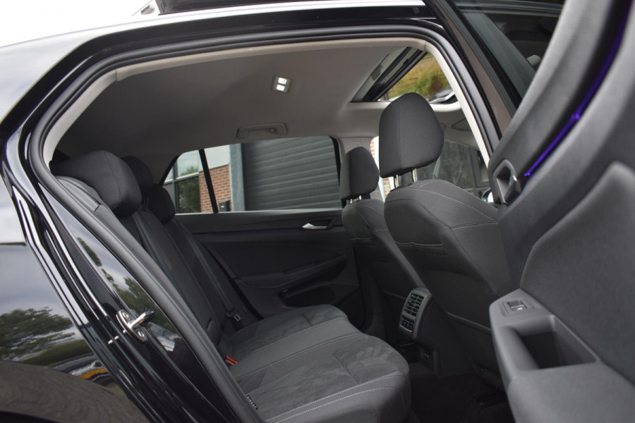Volkswagen Golf 1.5 eTSI R Line IQ Pano Massage Stuurvw Sfeer D.Hoek ACC Lane