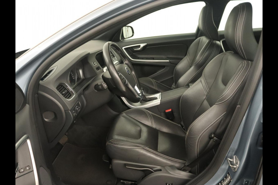 Volvo V60 1.5 T3 Polar+ Dynamic | Schuifdak | Trekhaak | Leder | Stoelverwarming | Xenon | Camera | Navigatie | Climate control