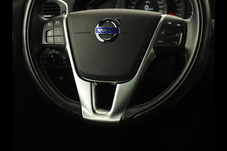 Volvo V60 1.5 T3 Polar+ Dynamic | Schuifdak | Trekhaak | Leder | Stoelverwarming | Xenon | Camera | Navigatie | Climate control