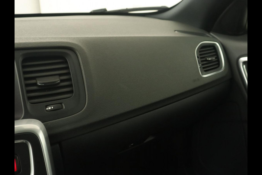 Volvo V60 1.5 T3 Polar+ Dynamic | Schuifdak | Trekhaak | Leder | Stoelverwarming | Xenon | Camera | Navigatie | Climate control