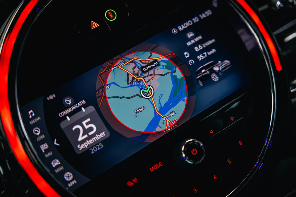 MINI Clubman 2.0 JCW ALL4 John Cooper Works Goed uitgevoerde Clubman JWC ALL4 Zwart met rood dak.
