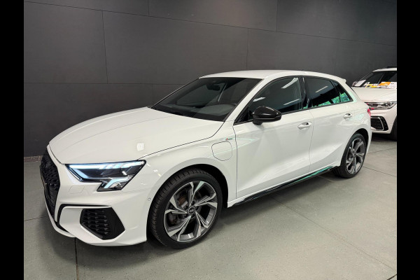 Audi A3 Sportback 40 TFSI e 2x S-LINE BLACK-LINE V-COCKPIT/NAVI/LED/DAB/CARPLAY/ECC/PDC/A-CRUISE///