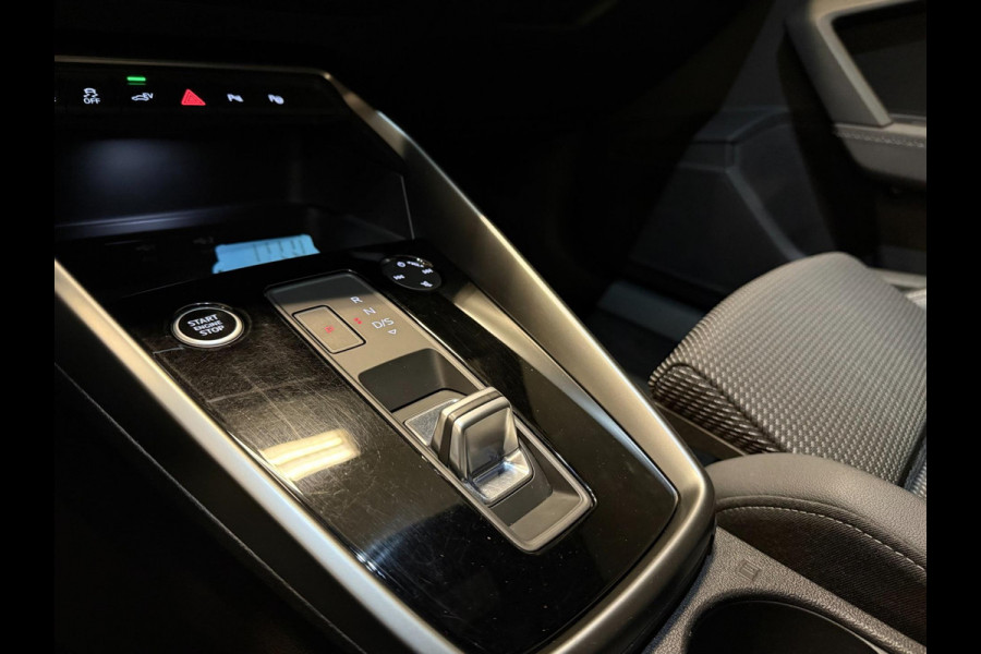 Audi A3 Sportback 40 TFSI e 2x S-LINE BLACK-LINE V-COCKPIT/NAVI/LED/DAB/CARPLAY/ECC/PDC/A-CRUISE///