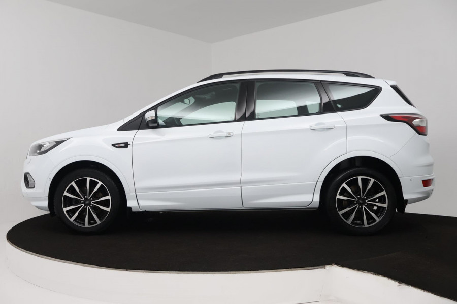 Ford Kuga 1.5 EcoBoost ST Line (NAVIGATIE, TREKHAAK, STUUR-/STOELVERWARMING, PARKEERSENSOREN)