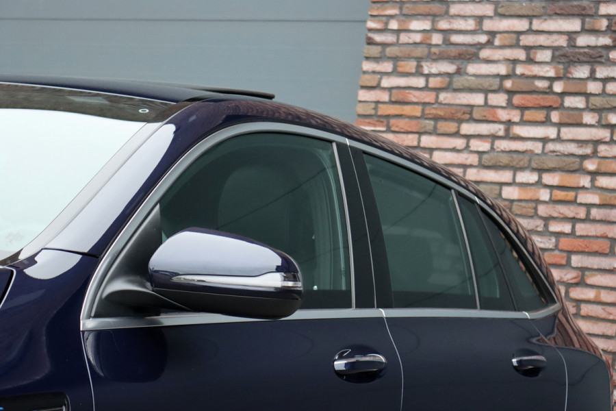 Mercedes-Benz EQC 400 4MATIC AMG Line 80 kWh | Schuifdak | Distronic+ | HUD | Memory | Camera | Keyless Go | Rijassistentiepakket | Advanced Sound System | Zonnerollo's |