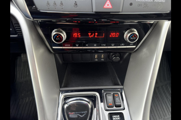 Mitsubishi Eclipse Cross 2.4 PHEV Intense+ Cruise control Climate control Navigatie Apple Android Parkeersensoren plus camera