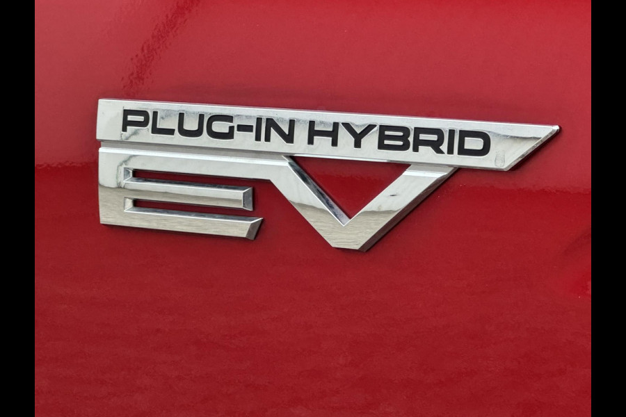 Mitsubishi Eclipse Cross 2.4 PHEV Intense+ Cruise control Climate control Navigatie Apple Android Parkeersensoren plus camera