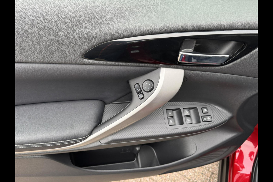 Mitsubishi Eclipse Cross 2.4 PHEV Intense+ Cruise control Climate control Navigatie Apple Android Parkeersensoren plus camera