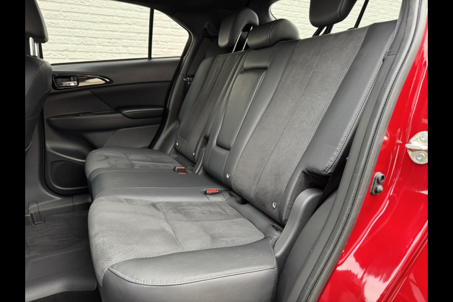 Mitsubishi Eclipse Cross 2.4 PHEV Intense+ Cruise control Climate control Navigatie Apple Android Parkeersensoren plus camera