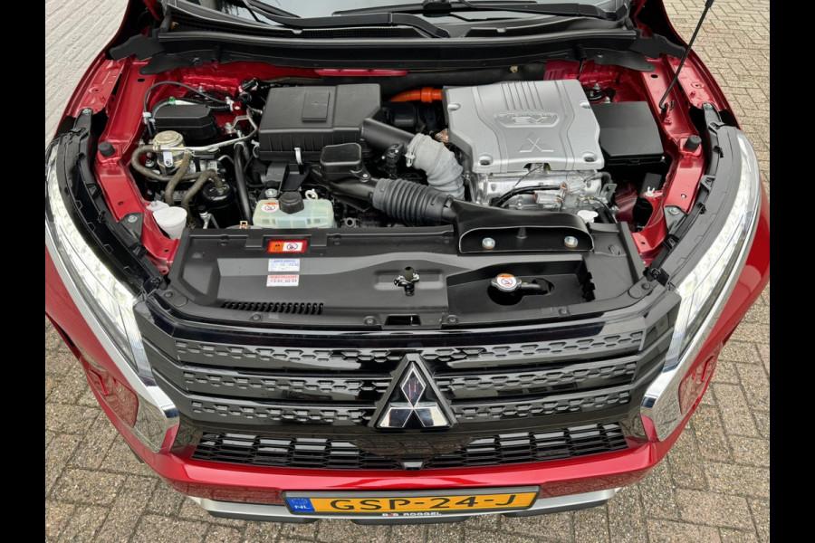 Mitsubishi Eclipse Cross 2.4 PHEV Intense+ Cruise control Climate control Navigatie Apple Android Parkeersensoren plus camera