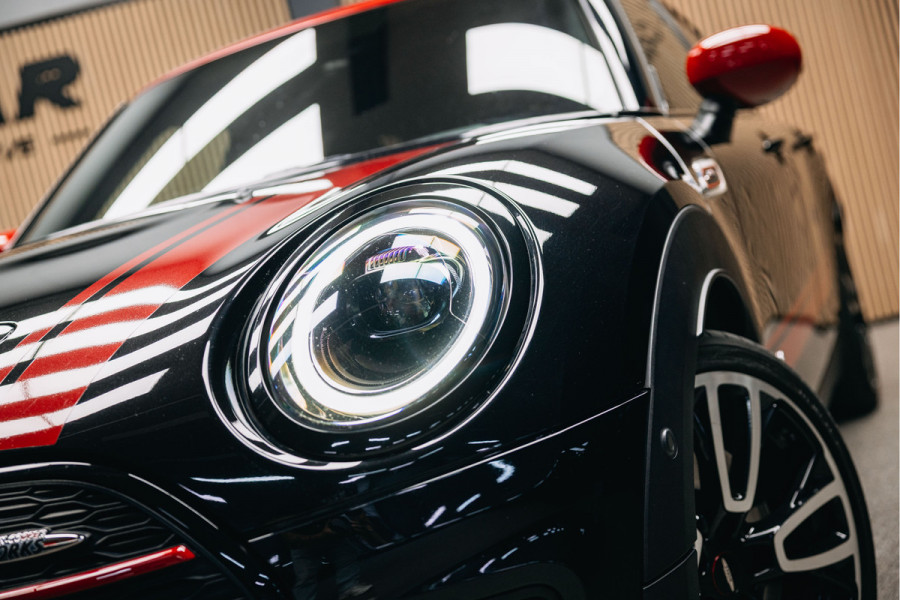 MINI Clubman 2.0 JCW ALL4 John Cooper Works Goed uitgevoerde Clubman JWC ALL4 Zwart met rood dak.
