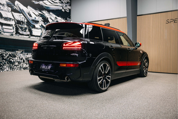MINI Clubman 2.0 JCW ALL4 John Cooper Works Goed uitgevoerde Clubman JWC ALL4 Zwart met rood dak.