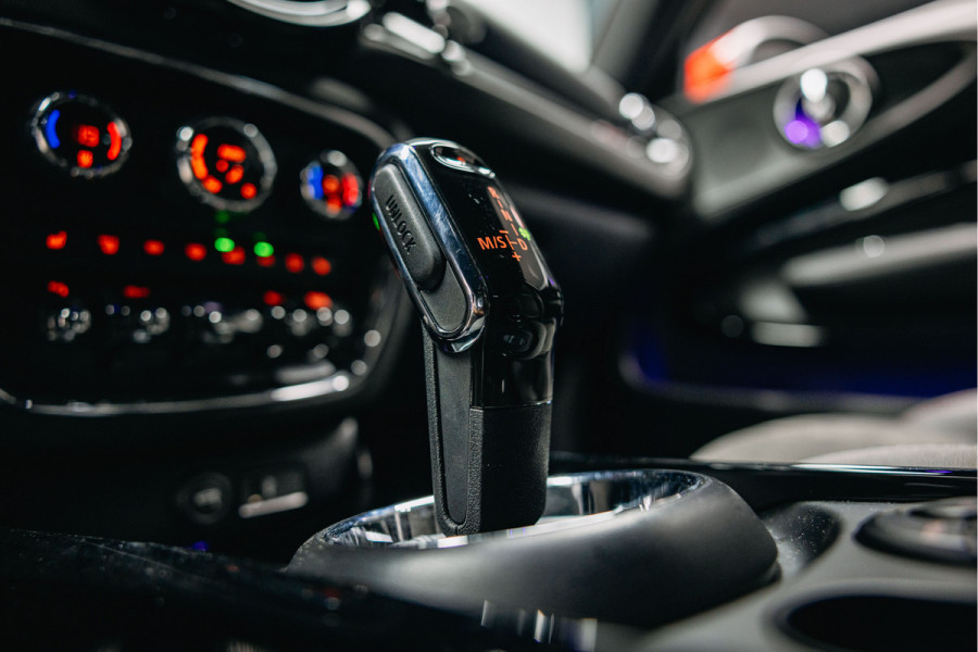 MINI Clubman 2.0 JCW ALL4 John Cooper Works Goed uitgevoerde Clubman JWC ALL4 Zwart met rood dak.