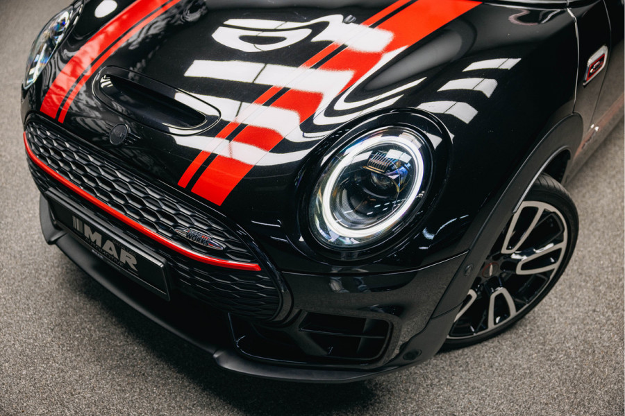 MINI Clubman 2.0 JCW ALL4 John Cooper Works Goed uitgevoerde Clubman JWC ALL4 Zwart met rood dak.