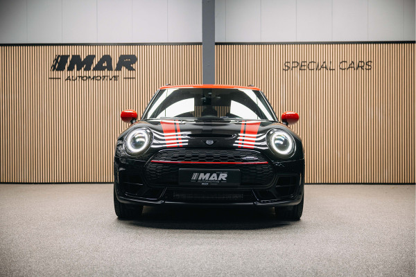 MINI Clubman 2.0 JCW ALL4 John Cooper Works Goed uitgevoerde Clubman JWC ALL4 Zwart met rood dak.