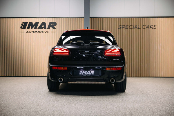 MINI Clubman 2.0 JCW ALL4 John Cooper Works Goed uitgevoerde Clubman JWC ALL4 Zwart met rood dak.