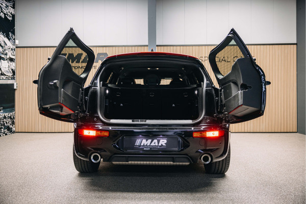 MINI Clubman 2.0 JCW ALL4 John Cooper Works Goed uitgevoerde Clubman JWC ALL4 Zwart met rood dak.