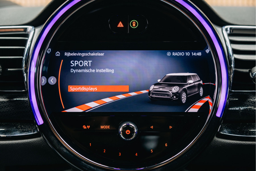 MINI Clubman 2.0 JCW ALL4 John Cooper Works Goed uitgevoerde Clubman JWC ALL4 Zwart met rood dak.