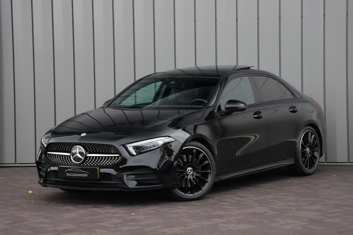 Mercedes-Benz A-Klasse 250 AMG Sedan | 224PK | Pano | Sfeerverlichting | Burmester | Multibeam | Stoelverwarming | Standkachel | 2019. Mercedes-Benz A-Klasse 250 AMG Sedan | 224PK | Pano | Sfeerverlichting | Burmester | Multibeam | Stoelverwarming | Standkachel | 2019.