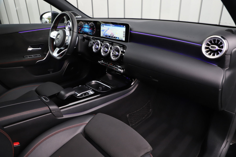 Mercedes-Benz A-Klasse 250 AMG Sedan | 224PK | Pano | Sfeerverlichting | Burmester | Multibeam | Stoelverwarming | Standkachel | 2019.