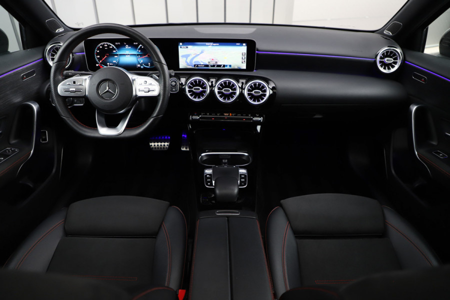 Mercedes-Benz A-Klasse 250 AMG Sedan | 224PK | Pano | Sfeerverlichting | Burmester | Multibeam | Stoelverwarming | Standkachel | 2019.