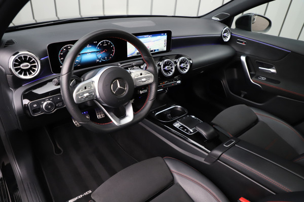 Mercedes-Benz A-Klasse 250 AMG Sedan | 224PK | Pano | Sfeerverlichting | Burmester | Multibeam | Stoelverwarming | Standkachel | 2019.