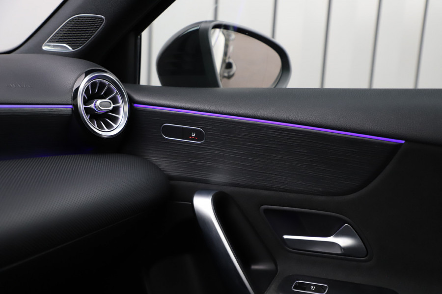 Mercedes-Benz A-Klasse 250 AMG Sedan | 224PK | Pano | Sfeerverlichting | Burmester | Multibeam | Stoelverwarming | Standkachel | 2019.