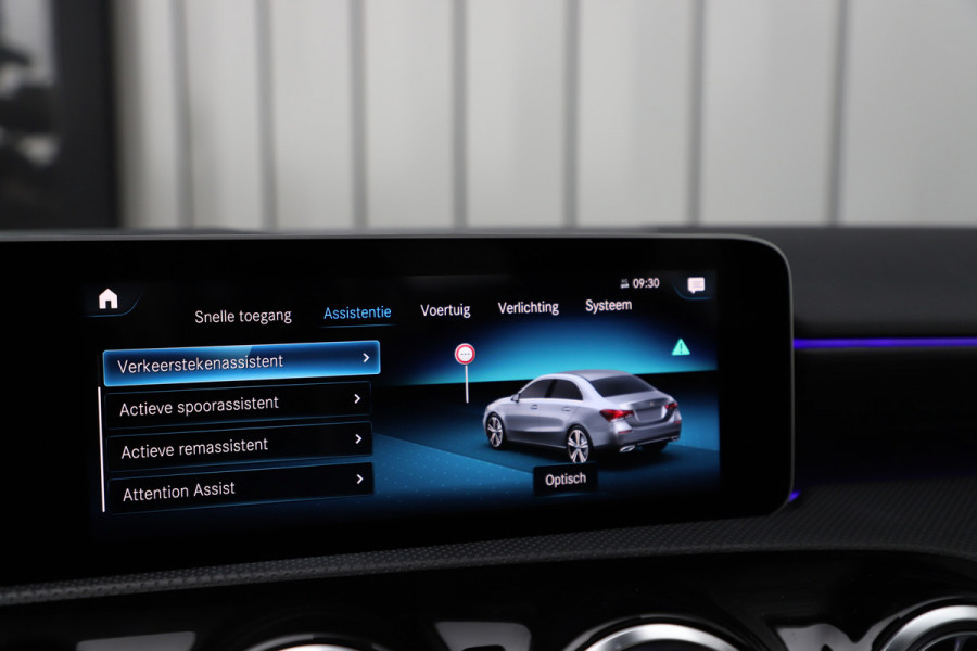 Mercedes-Benz A-Klasse 250 AMG Sedan | 224PK | Pano | Sfeerverlichting | Burmester | Multibeam | Stoelverwarming | Standkachel | 2019.