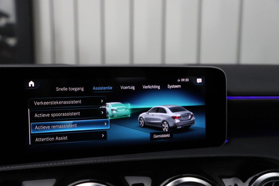 Mercedes-Benz A-Klasse 250 AMG Sedan | 224PK | Pano | Sfeerverlichting | Burmester | Multibeam | Stoelverwarming | Standkachel | 2019.